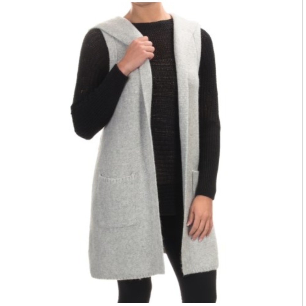 TAHARI OPEN FRONT SLEEVELESS CARD. SWEATER